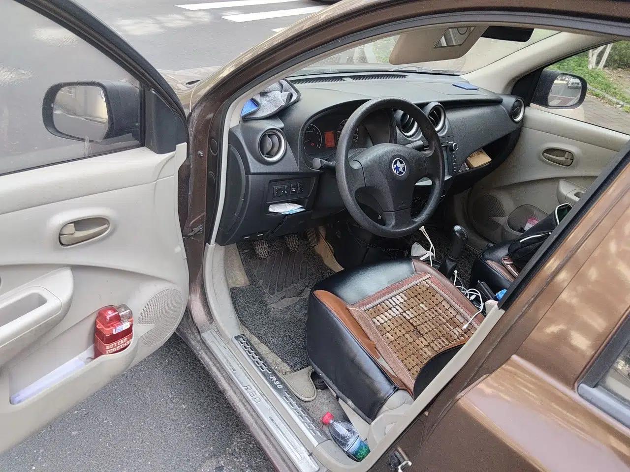 Venucia R30 2014 1.2L Manual Enjoyment Edition — миниатюра 17