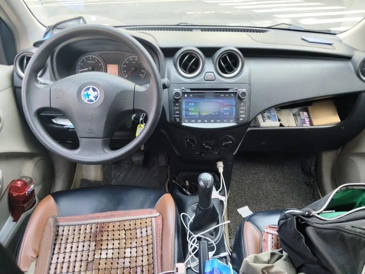 Venucia R30 2014 1.2L Manual Enjoyment Edition — миниатюра 10