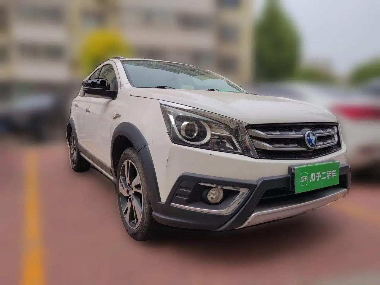 Venucia T70X 2016 2.0L CVT SmartFun Sport Edition — миниатюра 3