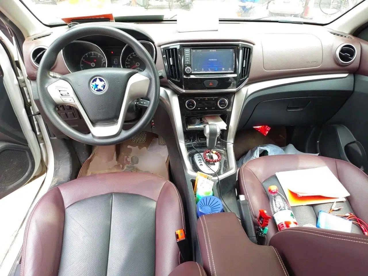 Venucia T70X 2016 2.0L CVT SmartFun Sport Edition — миниатюра 10