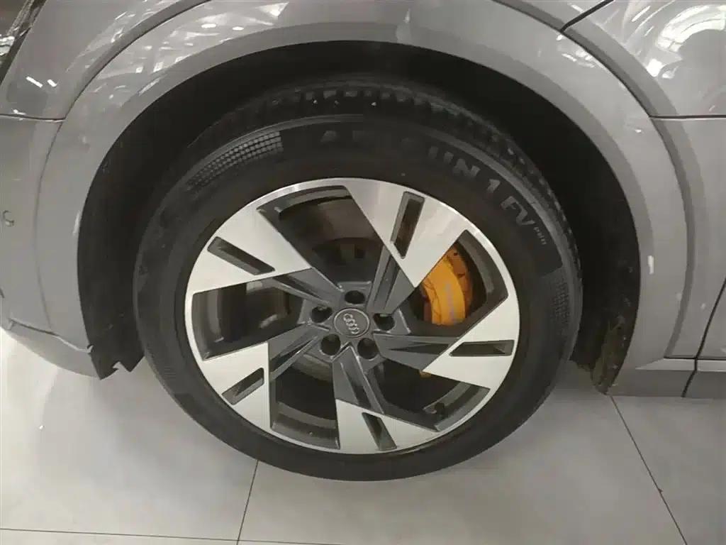 2019 Audi e-tron (imported) 55 quattro Technology Edition — миниатюра 23