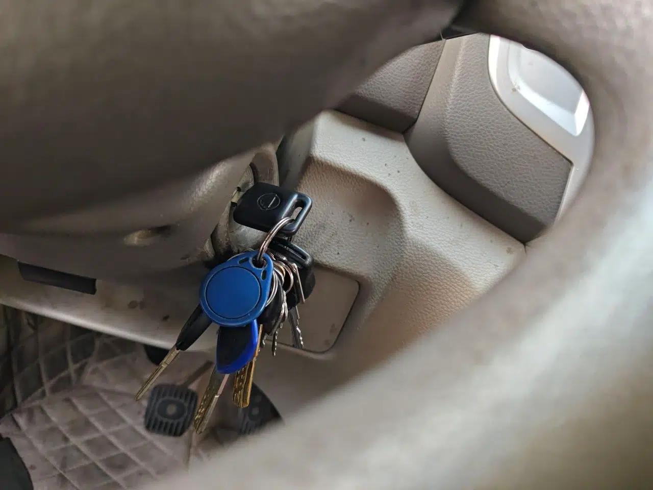 Nissan NV200 2014 1.6L CVT Luxury Model China V Standard — миниатюра 9