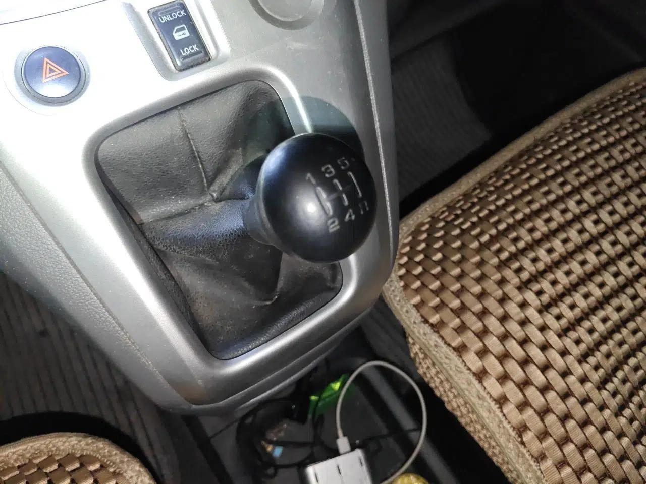 Nissan NV200 2012 1.6L 232 Seats Luxury Version — миниатюра 15
