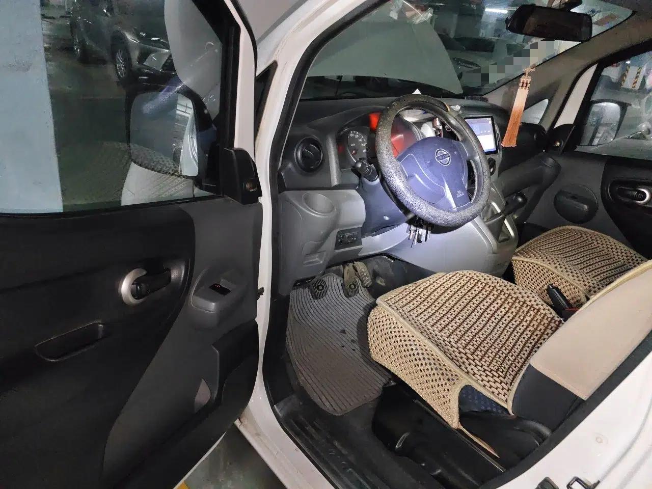 Nissan NV200 2012 1.6L 232 Seats Luxury Version — миниатюра 17