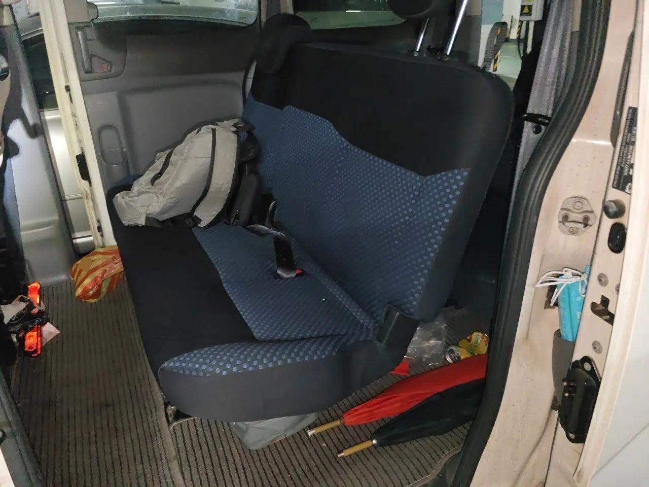Nissan NV200 2012 1.6L 232 Seats Luxury Version — миниатюра 18