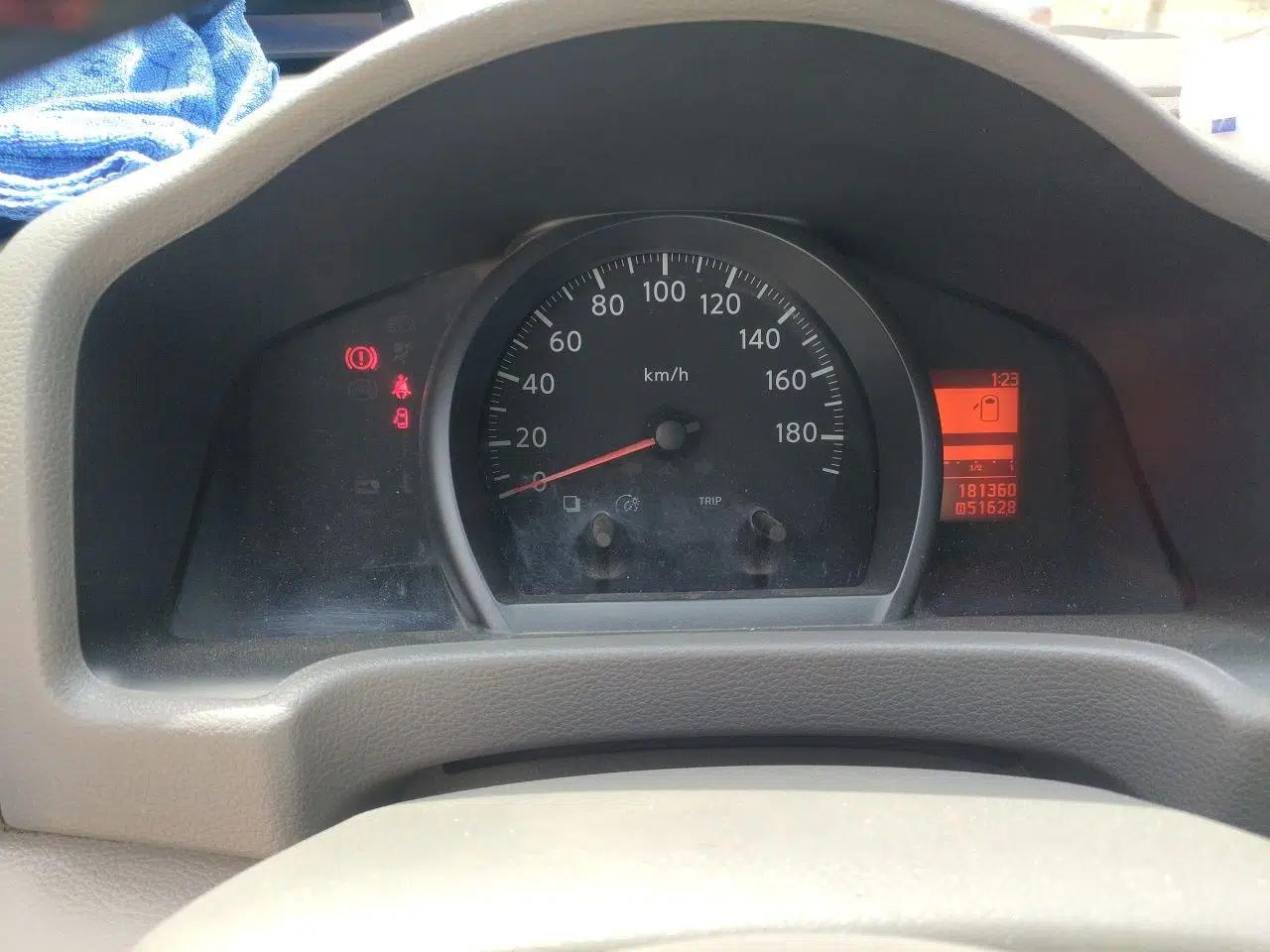 Nissan NV200 2014 1.6L Manual Luxury Model China IV Standard — миниатюра 12