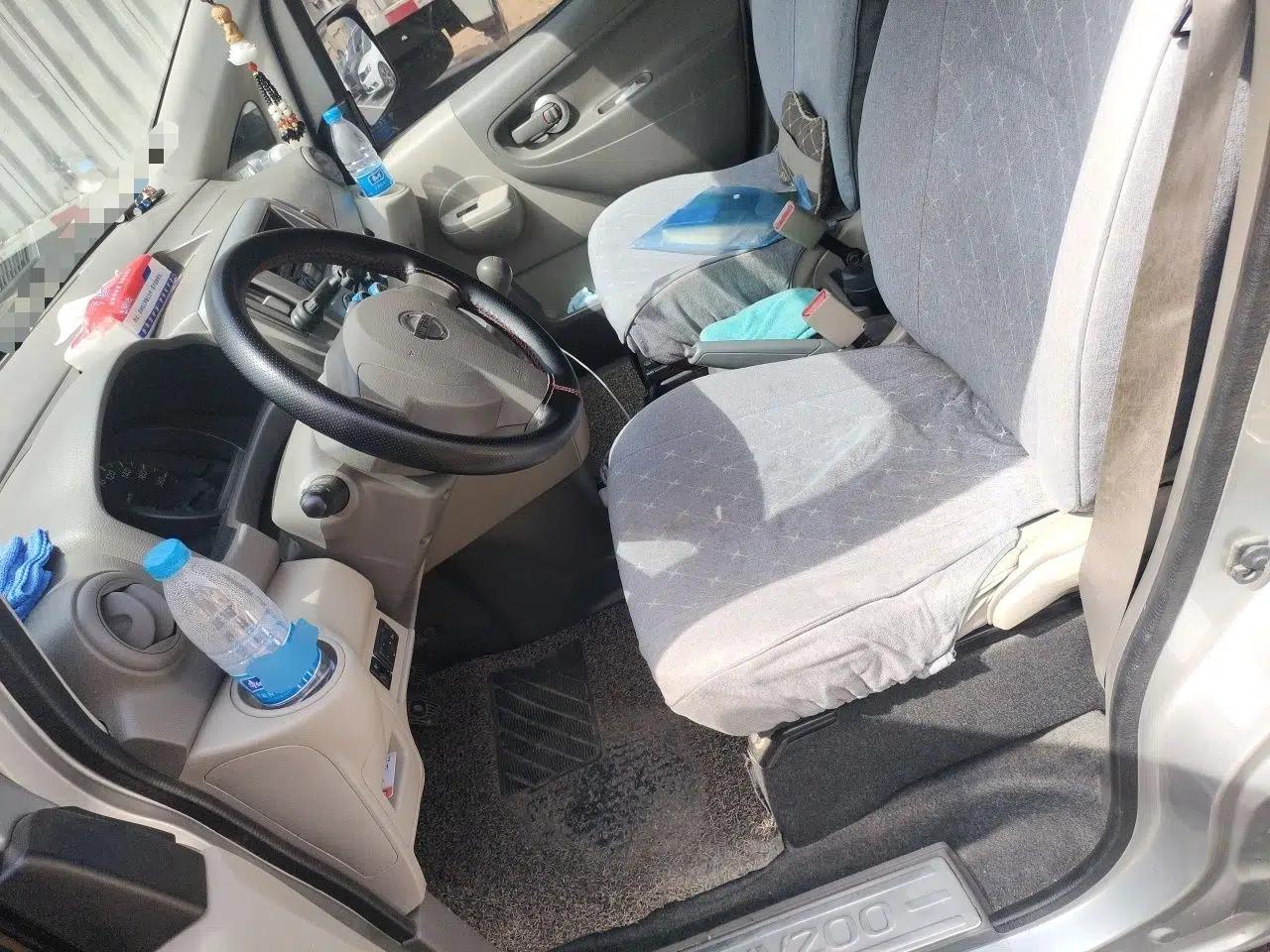 Nissan NV200 2014 1.6L Manual Luxury Model China IV Standard — миниатюра 16