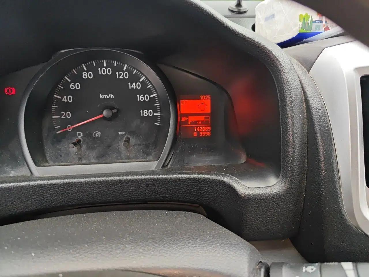 Nissan NV200 2012 1.6L 232 Seats Luxury Version — миниатюра 12