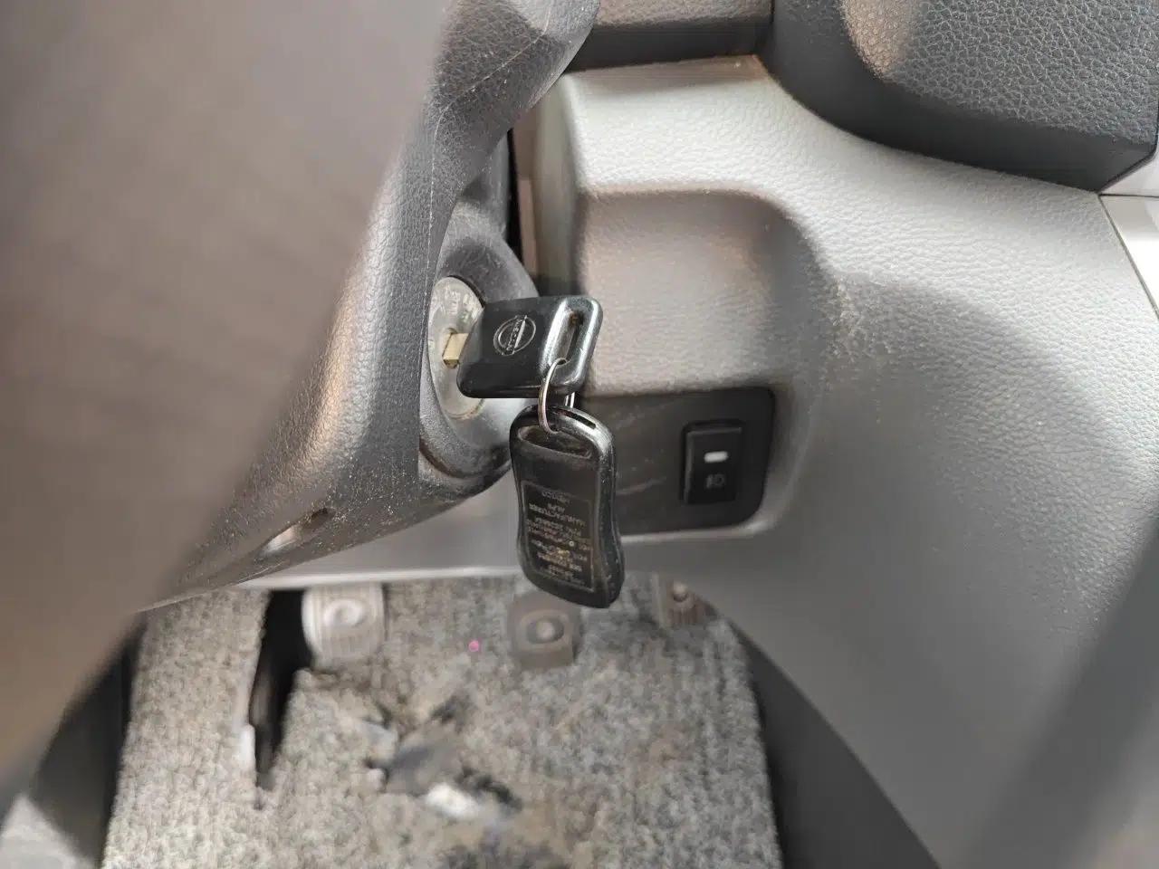Nissan NV200 2012 1.6L 232 Seats Luxury Version — миниатюра 9