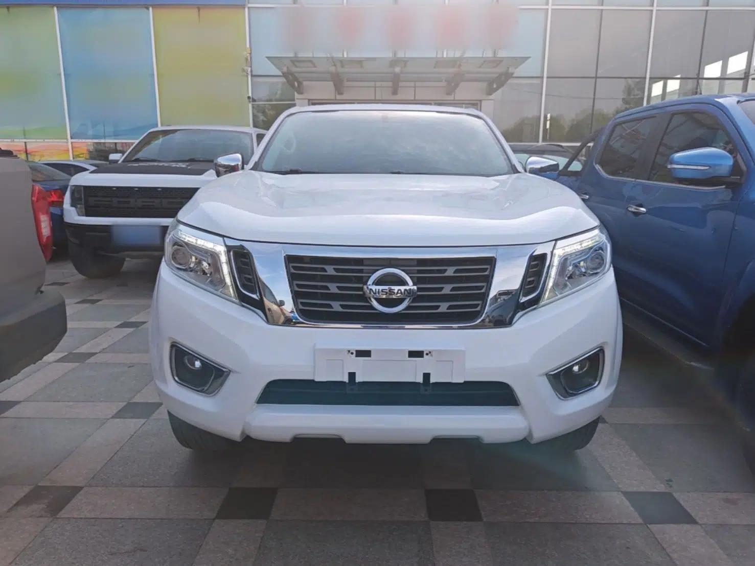 Nissan Navara 2019 2.5L Manual Two-Wheel Drive Flagship Version China VI Standard QR25 — миниатюра 2