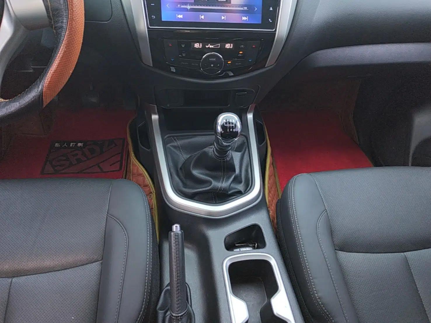 Nissan Navara 2019 2.5L Manual Two-Wheel Drive Flagship Version China VI Standard QR25 — миниатюра 16