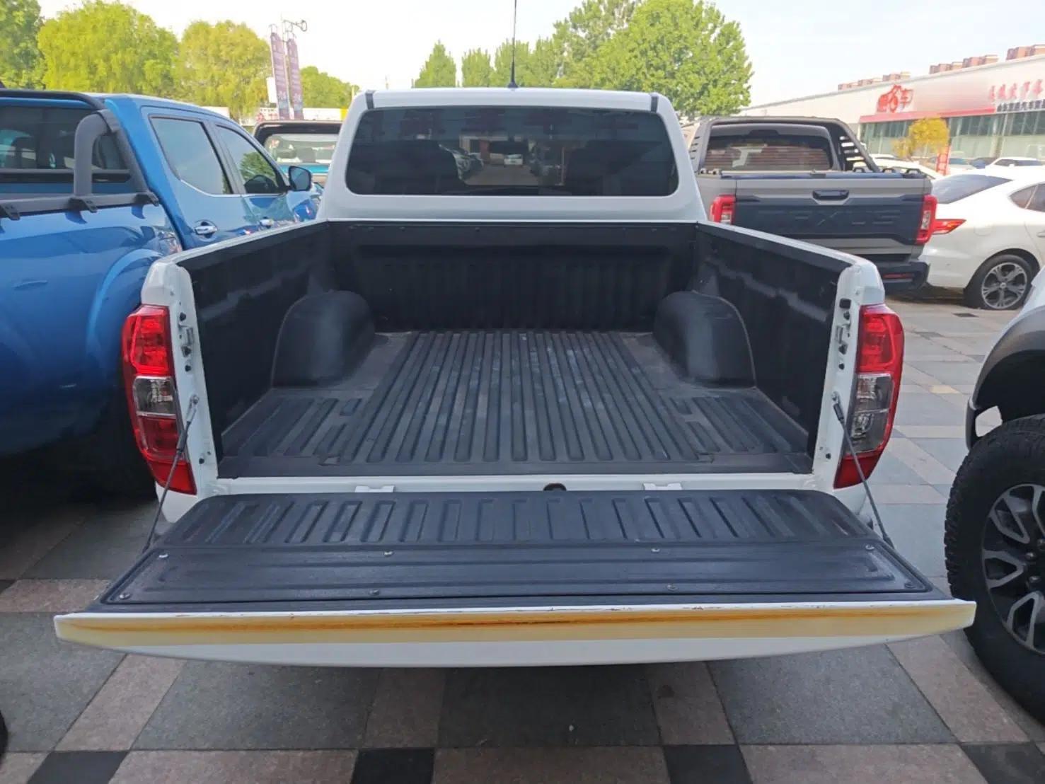 Nissan Navara 2019 2.5L Manual Two-Wheel Drive Flagship Version China VI Standard QR25 — миниатюра 21