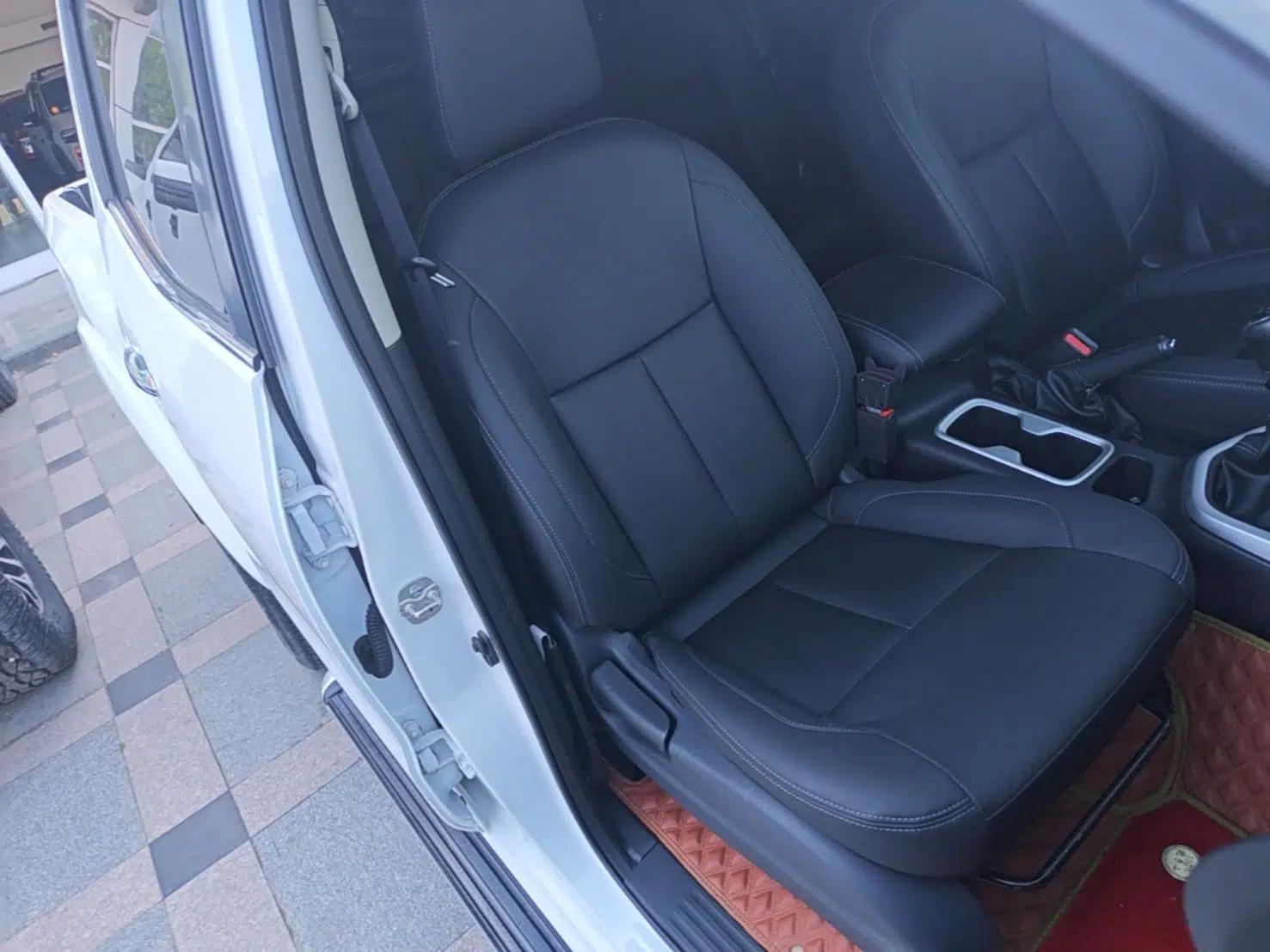 Nissan Navara 2019 2.5L Manual Two-Wheel Drive Flagship Version China VI Standard QR25 — миниатюра 23