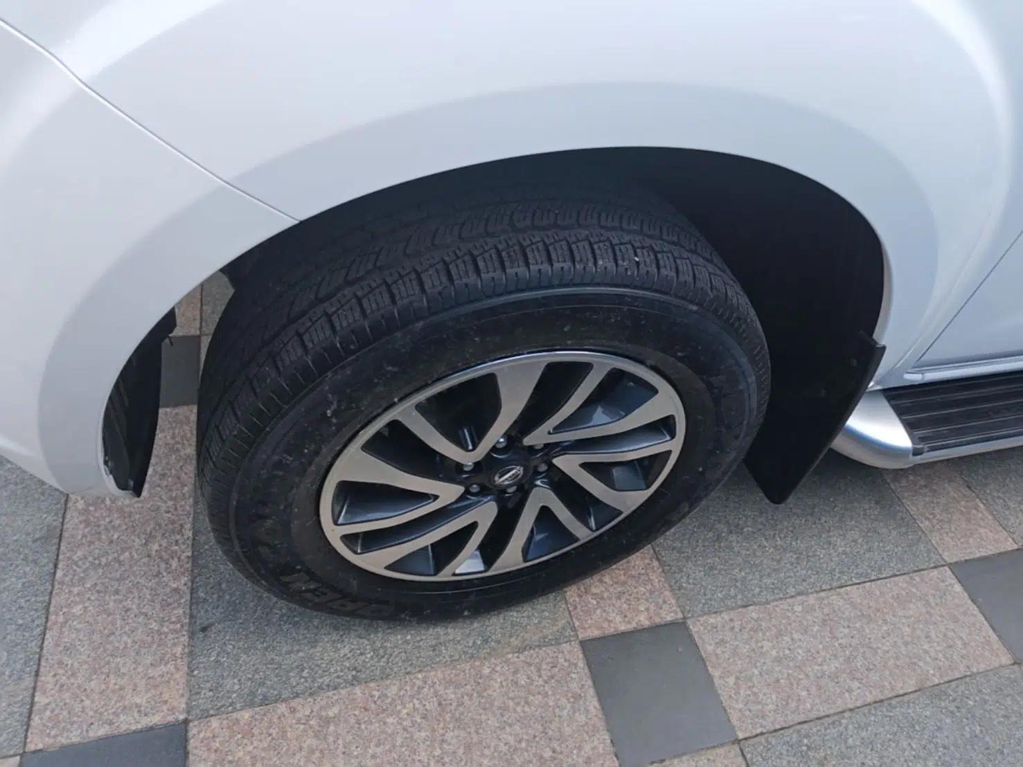Nissan Navara 2019 2.5L Manual Two-Wheel Drive Flagship Version China VI Standard QR25 — миниатюра 9