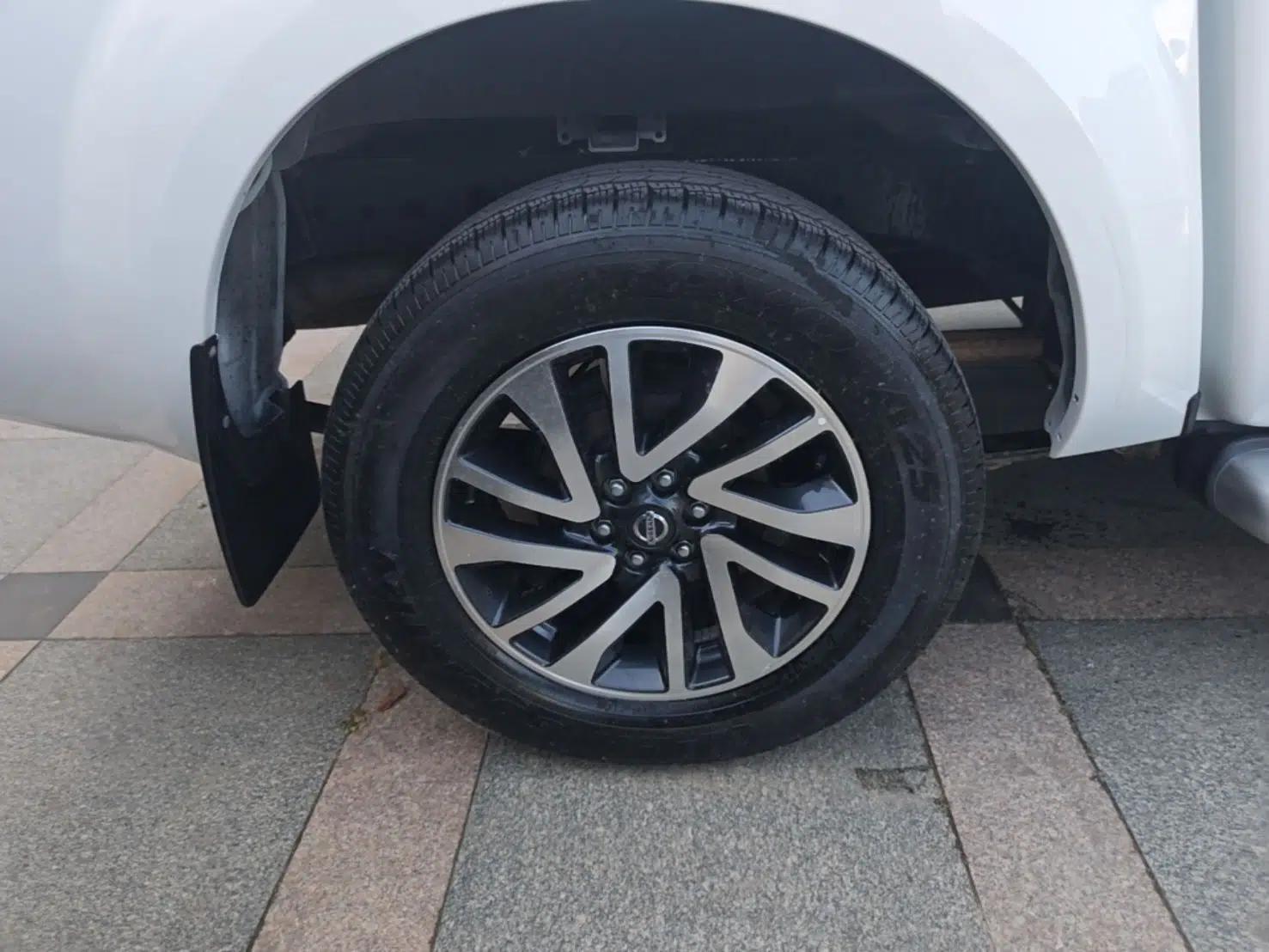 Nissan Navara 2019 2.5L Manual Two-Wheel Drive Flagship Version China VI Standard QR25 — миниатюра 10