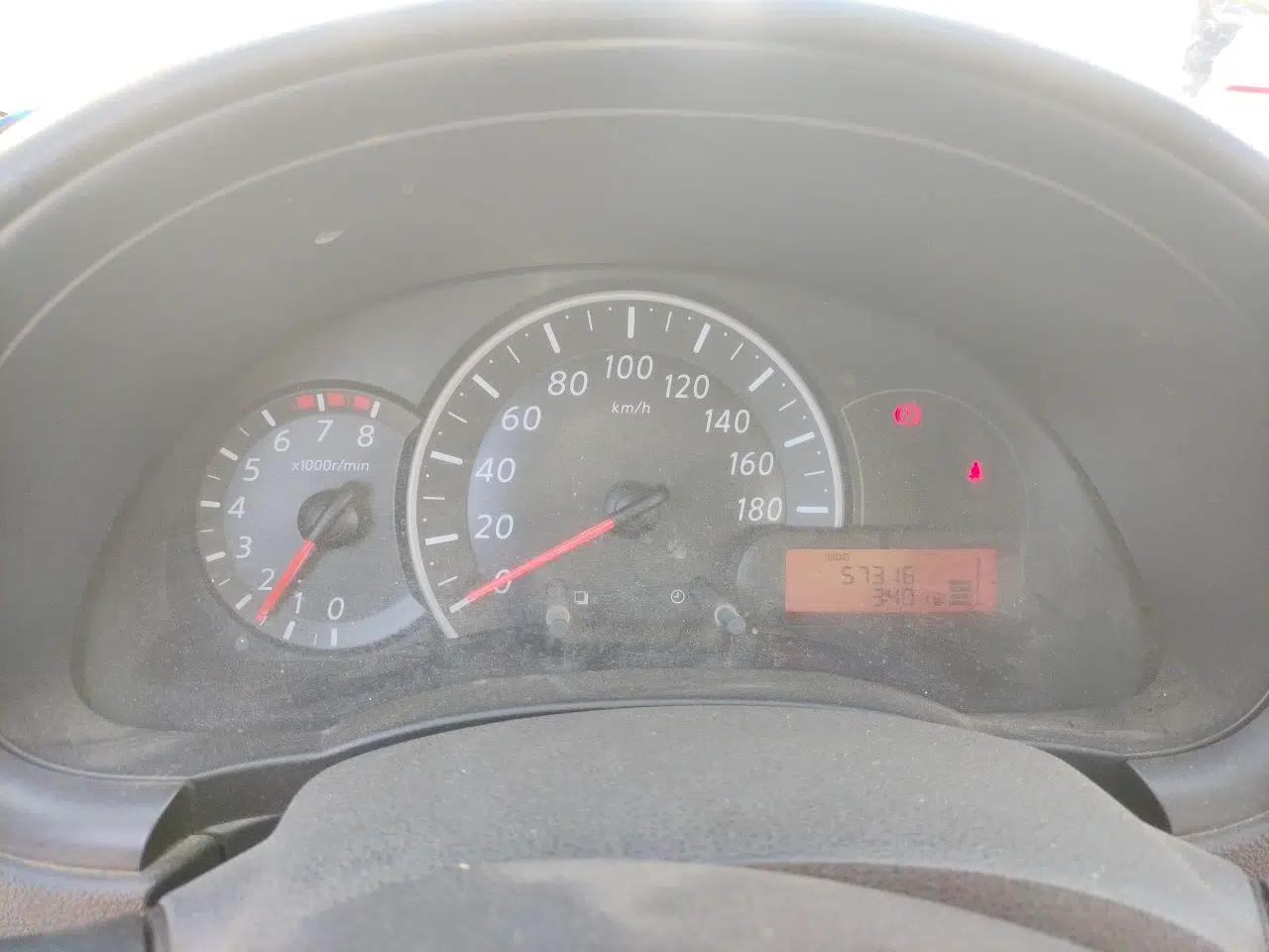 Nissan March 2010 1.5L Manual Easi-Style Edition — миниатюра 12