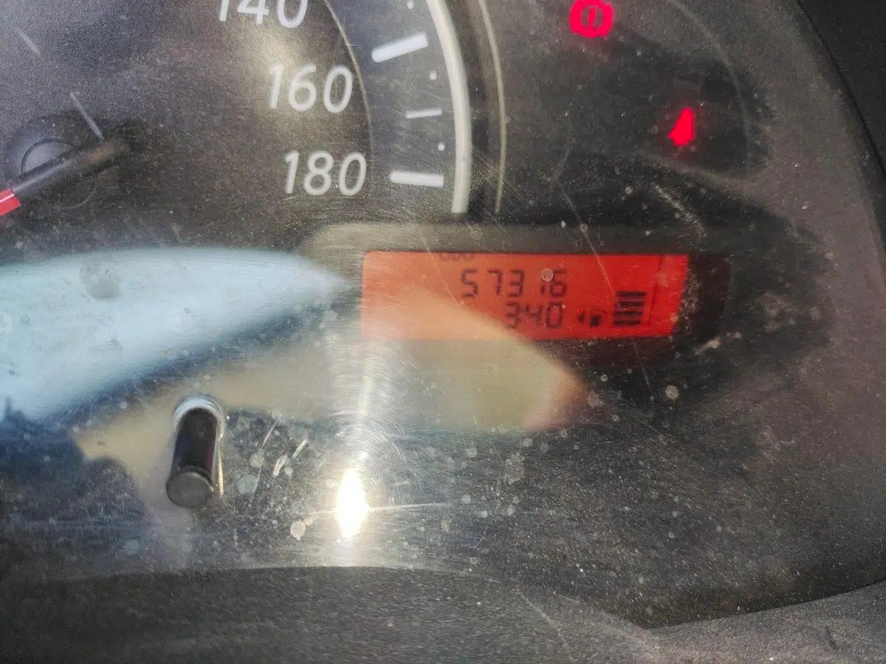 Nissan March 2010 1.5L Manual Easi-Style Edition — миниатюра 13