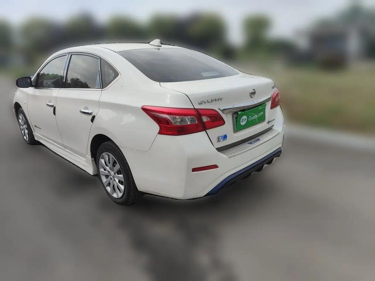 Nissan Sylphy EV 2018 Smart Edition — миниатюра 4