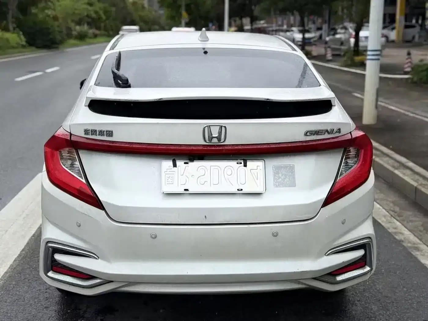 2017 Honda Crider 1.5L CVT Comfort Edition — миниатюра 3