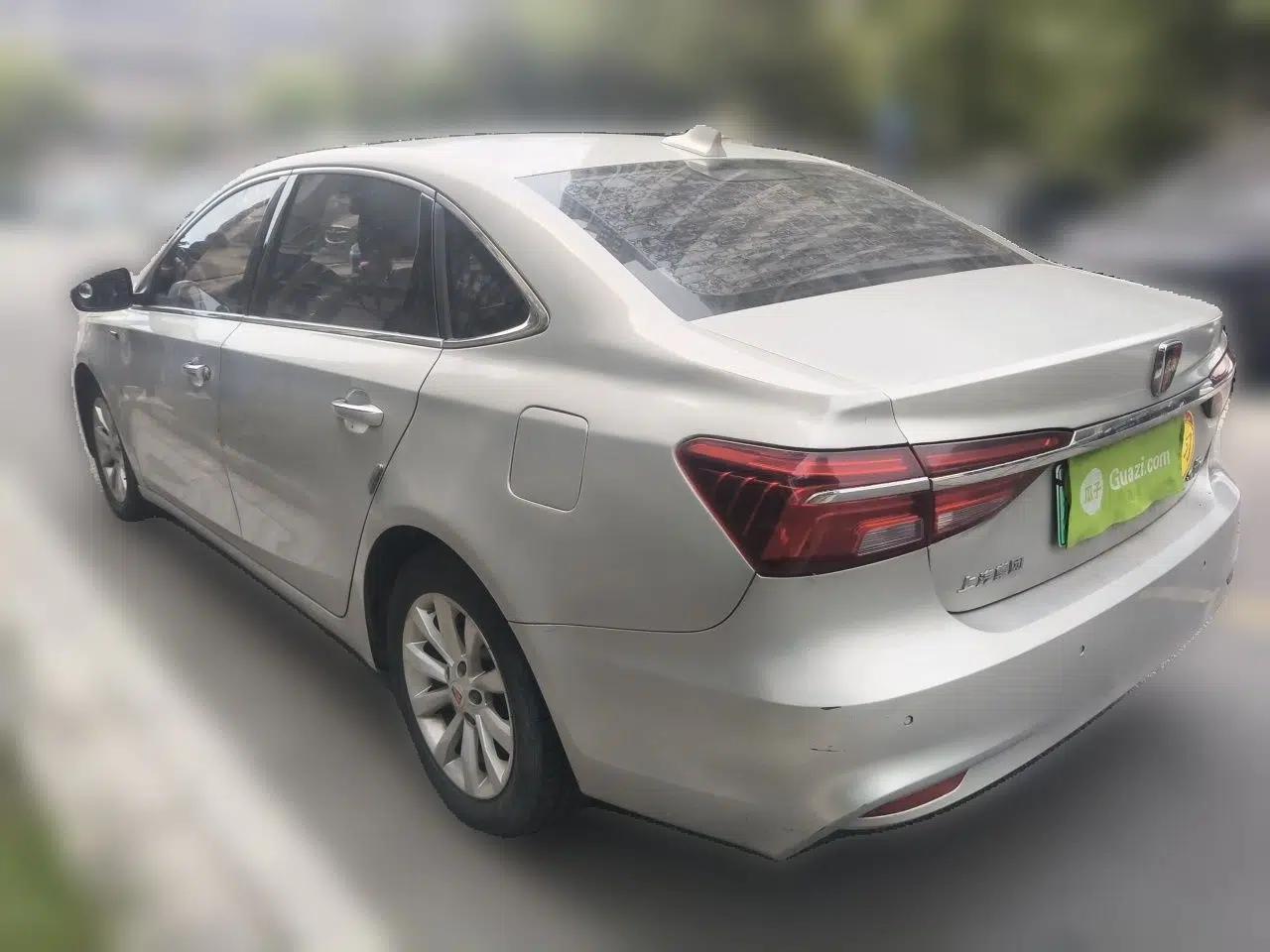 Roewe i6 New Energy 2017 45T Hybrid Connect & Smart Enjoyment Edition — миниатюра 4