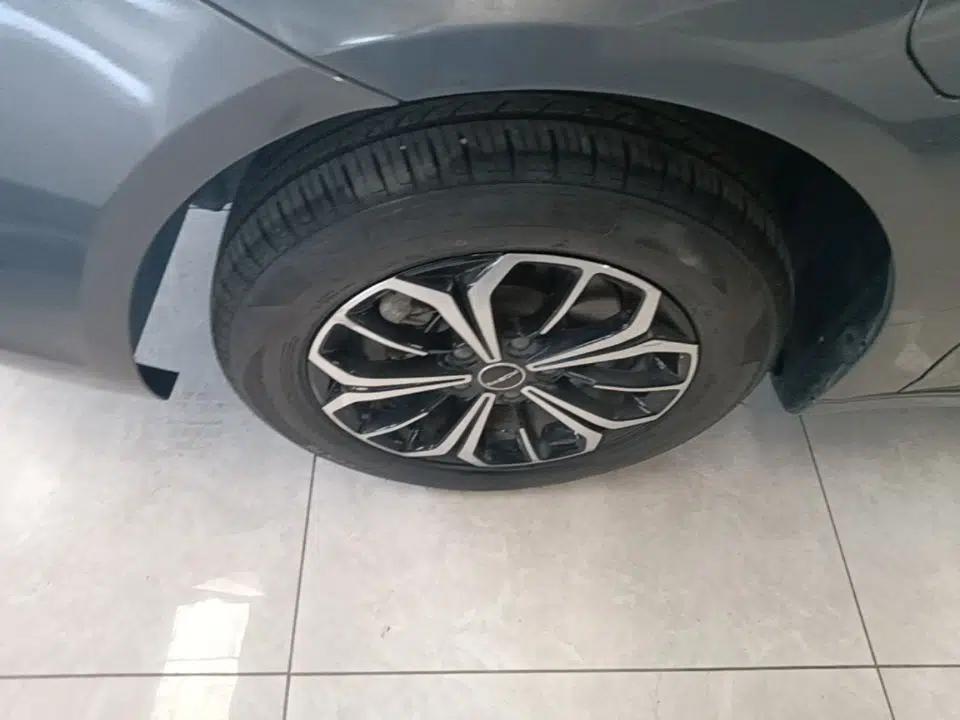Roewe i6 MAX New Energy 2023 EV 420 Skyroof Special Edition — миниатюра 8