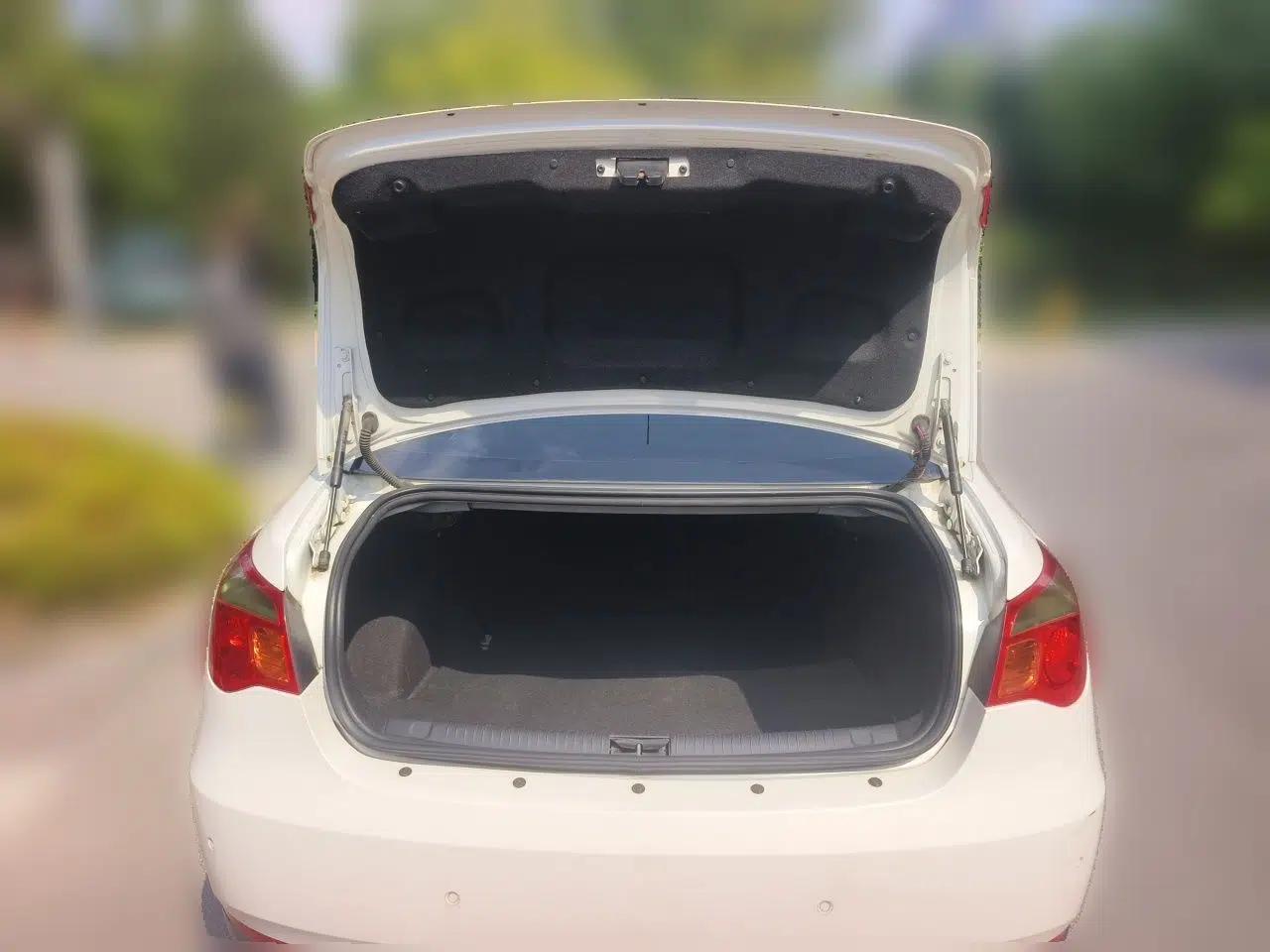 Roewe 550 2012 550 1.8L Manual Value Edition — миниатюра 20