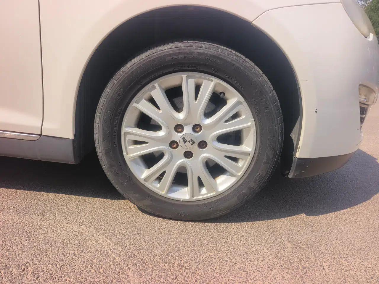 Roewe 550 2012 550 1.8L Manual Value Edition — миниатюра 8