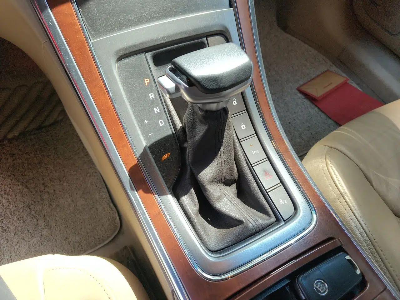 Roewe 950 2012 2.4L Luxury Executive Edition — миниатюра 15