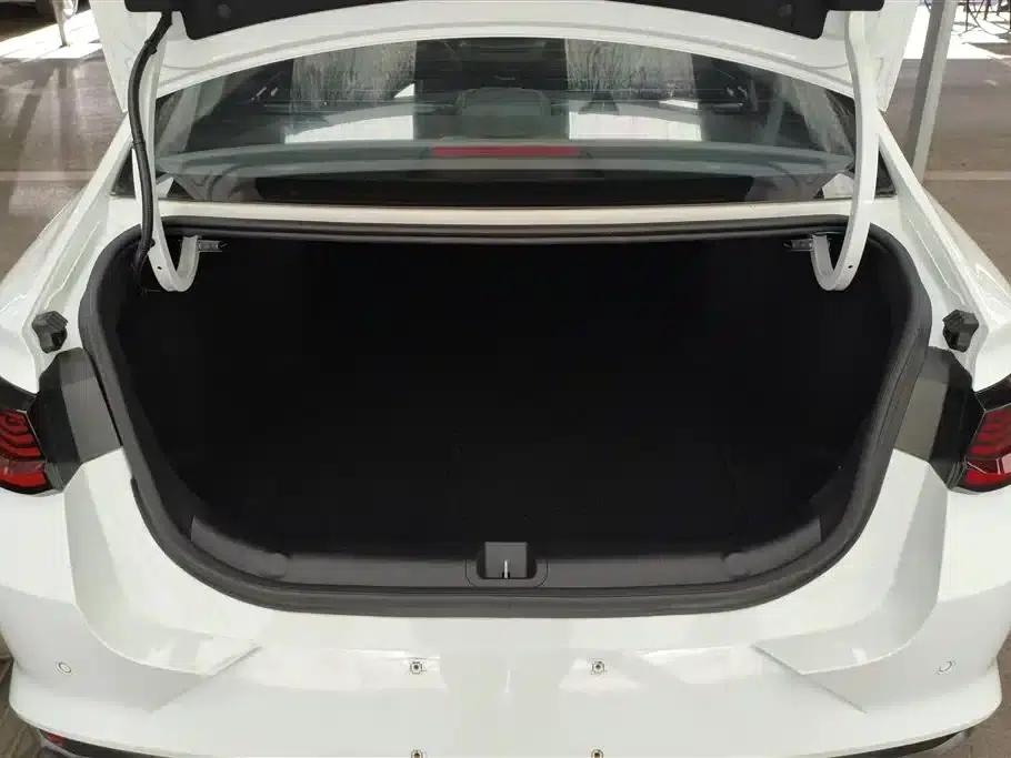 Geely Emgrand L 2022 1.4T CVT Supreme Edition — миниатюра 4