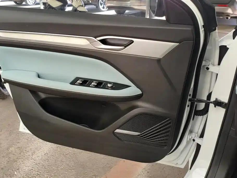 Geely Emgrand L 2022 1.4T CVT Supreme Edition — миниатюра 7