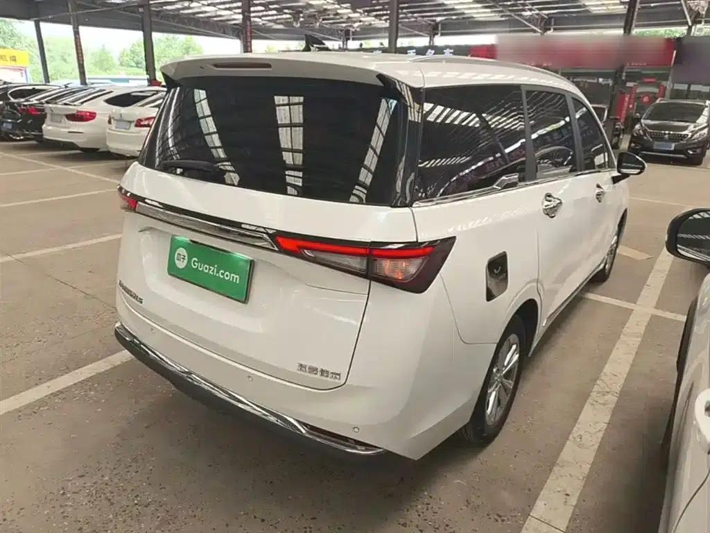 Wuling Jiachen 2022 1.5T CVT Smart Luxury Edition — миниатюра 7