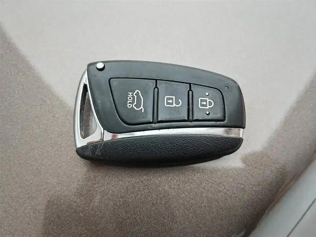 Geely Grand Hyatt 2013 3.0L 7-seater 4WD Comfort Edition — миниатюра 19