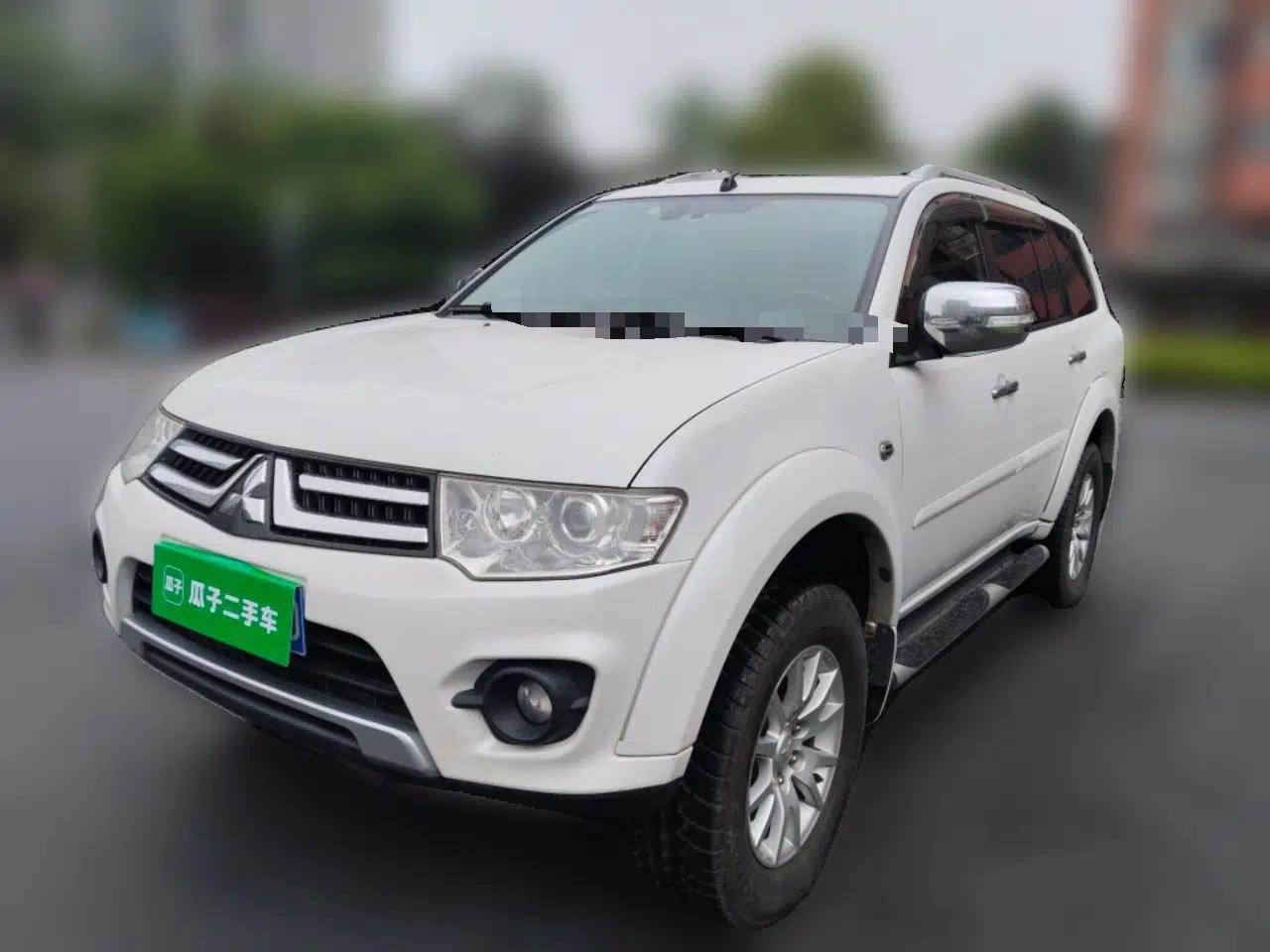 Mitsubishi Pajero Sport 2013 3.0L Automatic 4x4 Flagship Edition — миниатюра 1