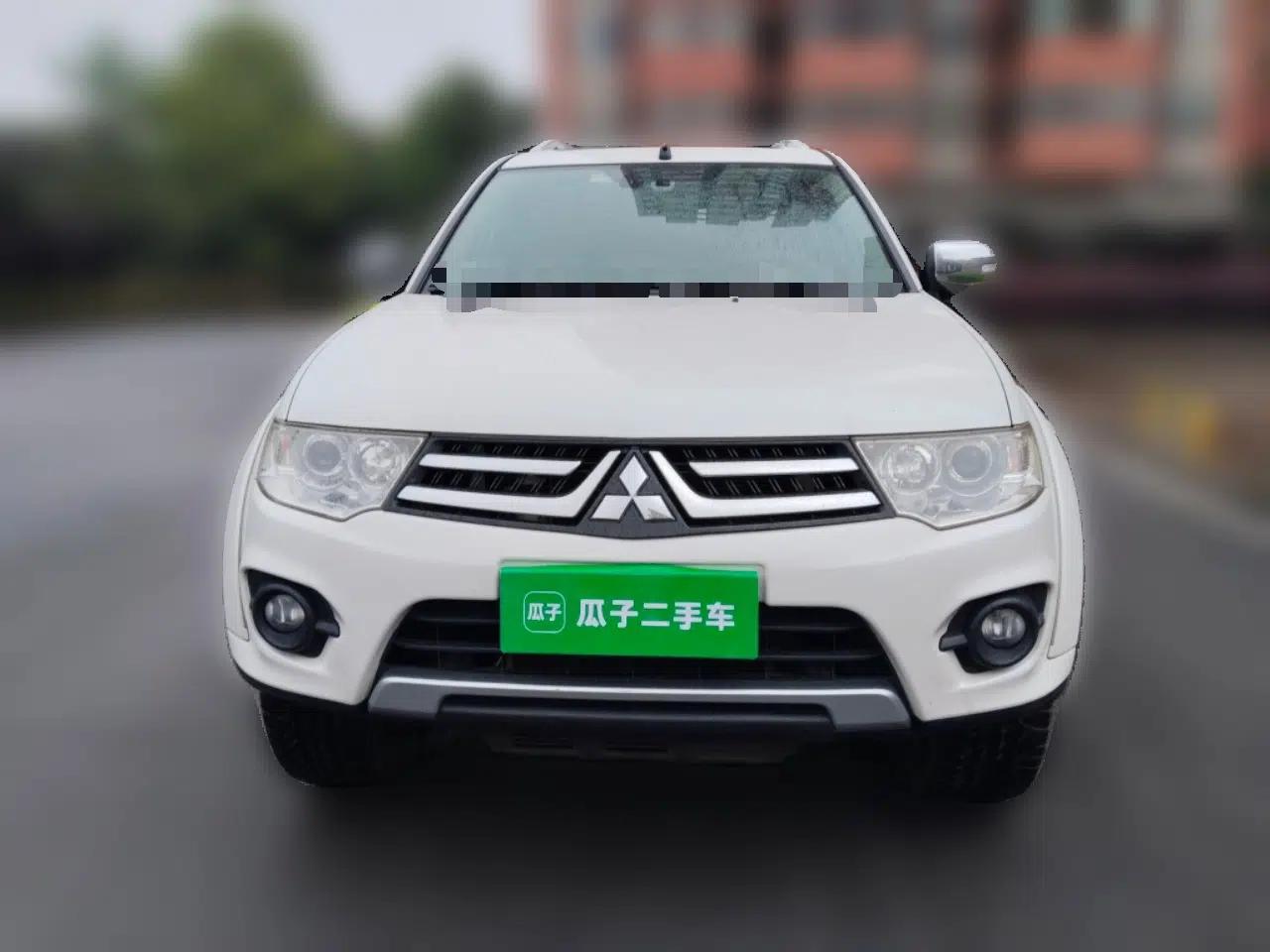 Mitsubishi Pajero Sport 2013 3.0L Automatic 4x4 Flagship Edition — миниатюра 2