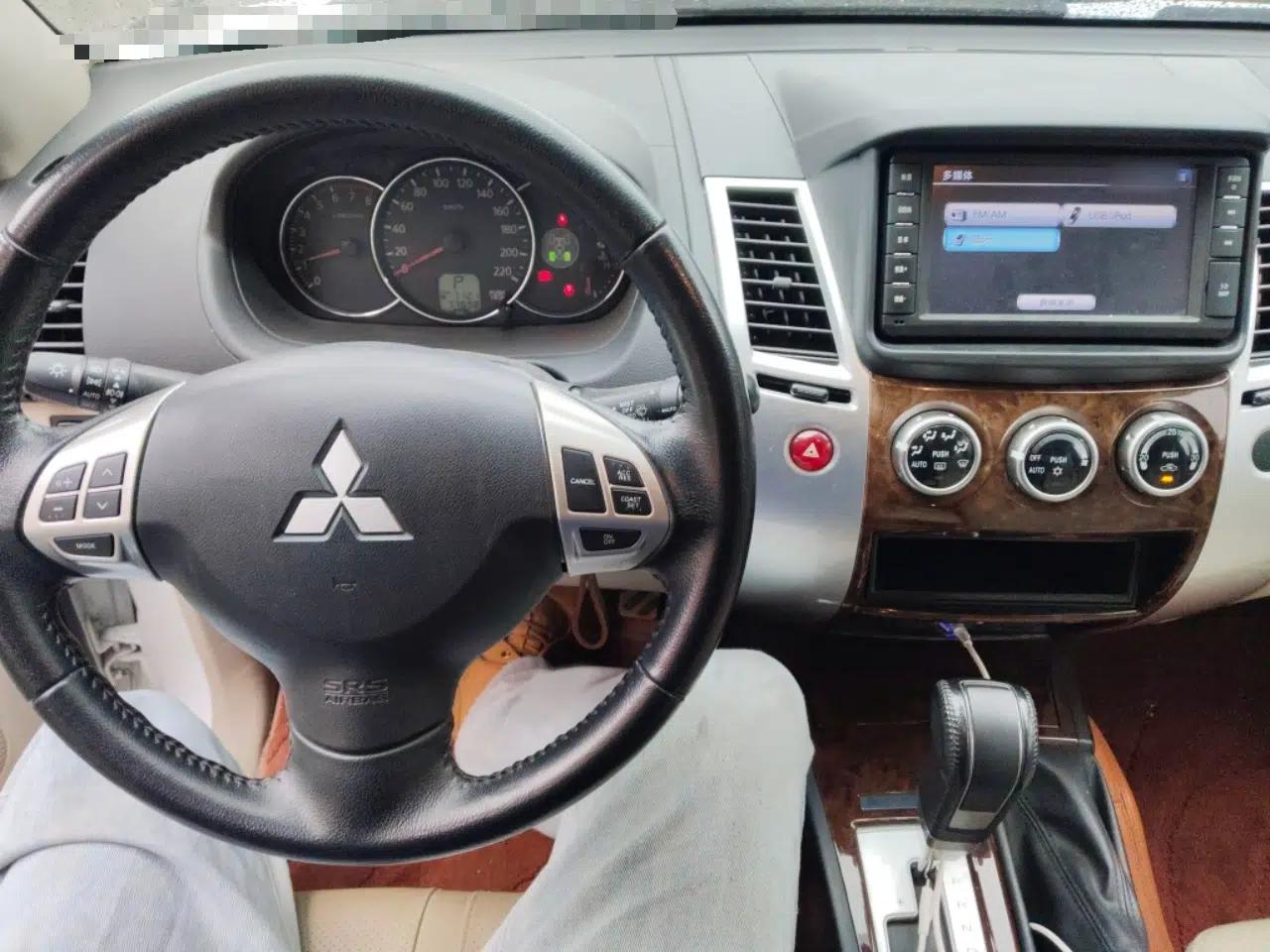 Mitsubishi Pajero Sport 2013 3.0L Automatic 4x4 Flagship Edition — миниатюра 12