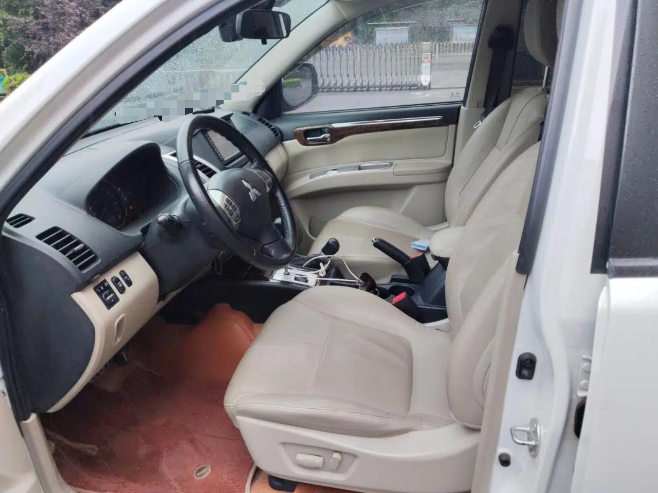Mitsubishi Pajero Sport 2013 3.0L Automatic 4x4 Flagship Edition — миниатюра 14