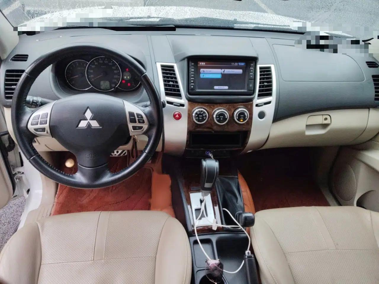 Mitsubishi Pajero Sport 2013 3.0L Automatic 4x4 Flagship Edition — миниатюра 18