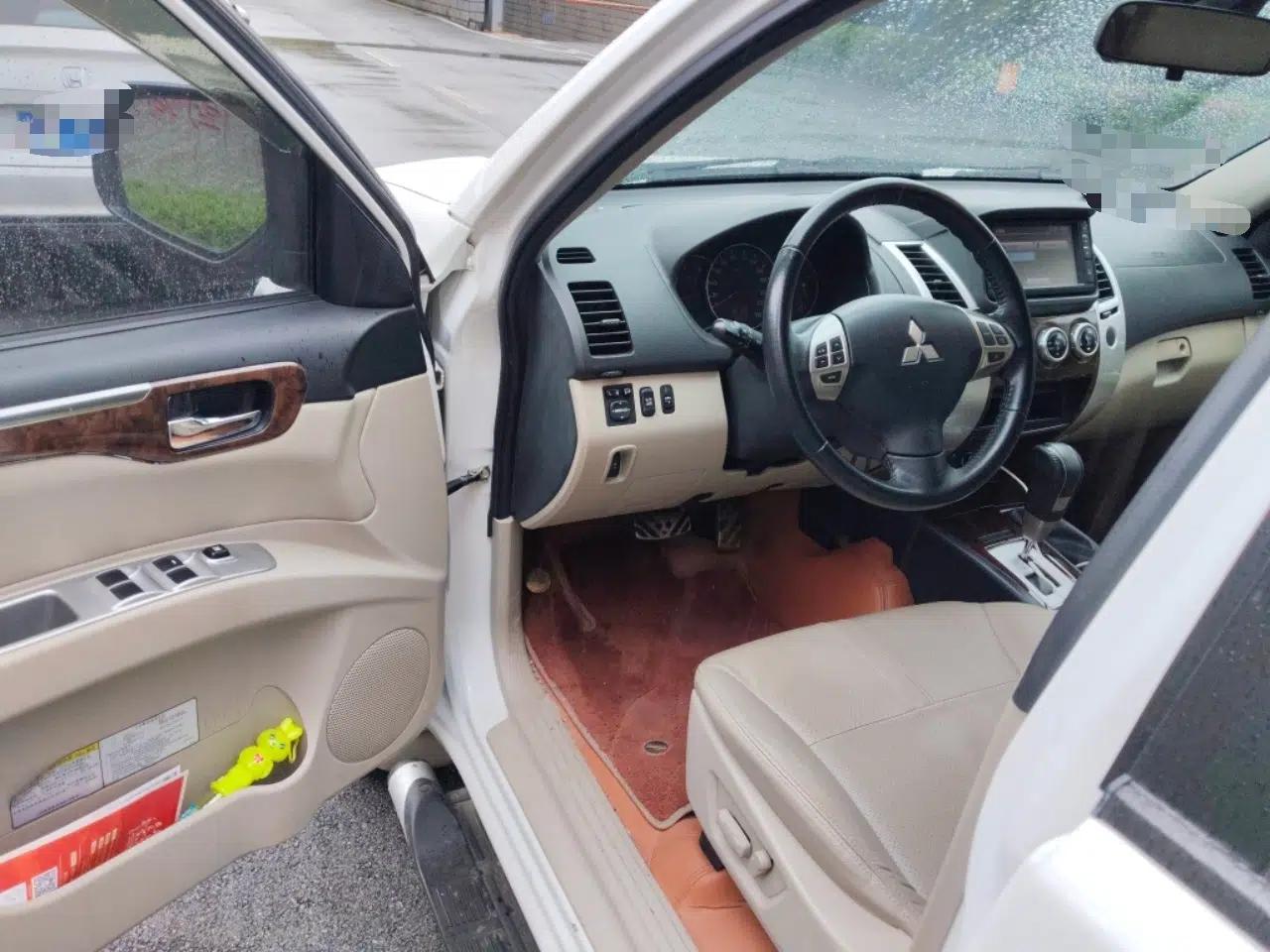 Mitsubishi Pajero Sport 2013 3.0L Automatic 4x4 Flagship Edition — миниатюра 19