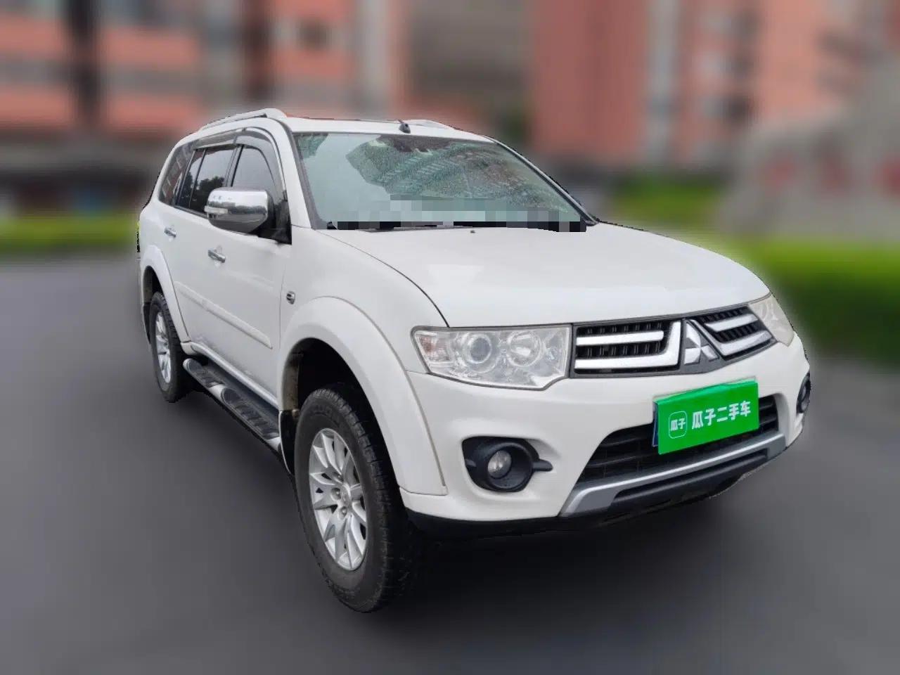 Mitsubishi Pajero Sport 2013 3.0L Automatic 4x4 Flagship Edition — миниатюра 3