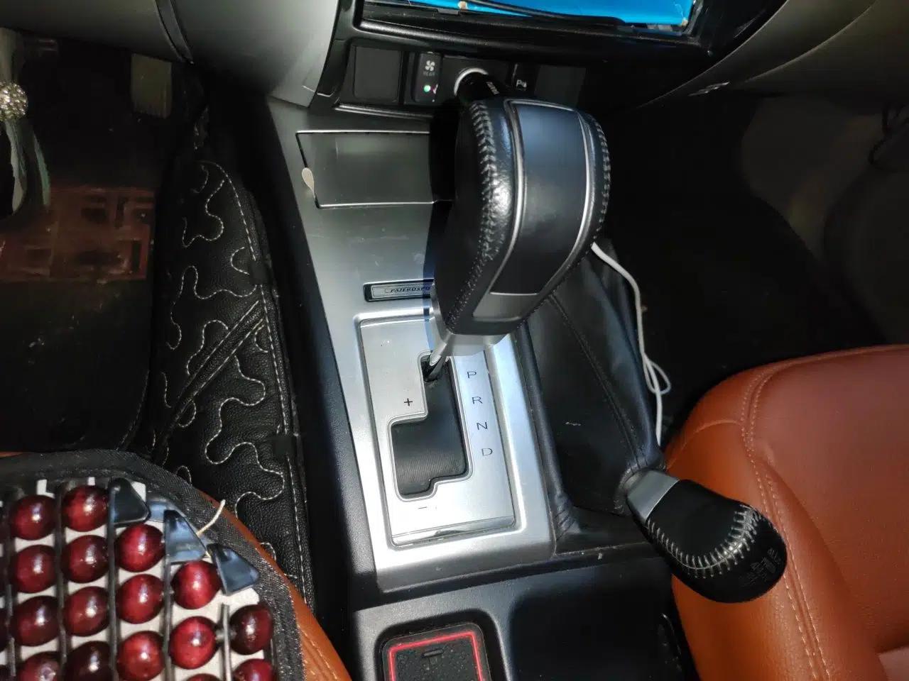 Mitsubishi Pajero Sport 2013 3.0L Automatic 4x4 Executive Edition — миниатюра 15