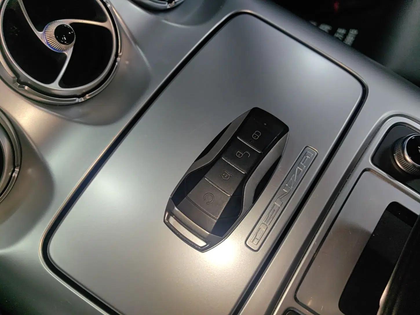 Denza X 2020 PHEV Flagship Edition — миниатюра 22