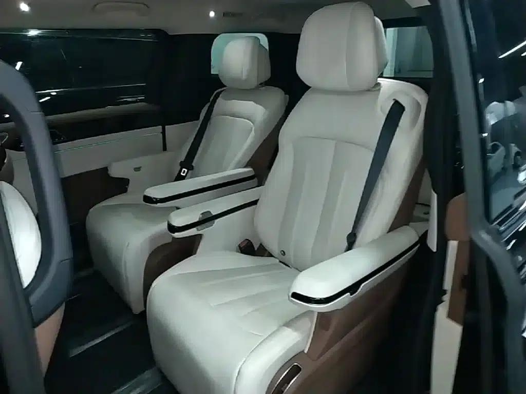 Summer 2025 DM-i 1.5T 180km/h Superior Edition — миниатюра 17