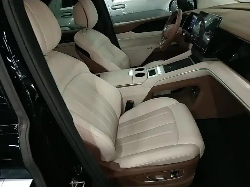 Summer 2025 DM-i 1.5T 180km/h Superior Edition — миниатюра 25