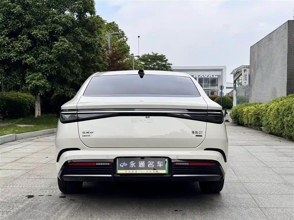 Seal 07 DM-i 2025 Intelligent Driving Edition DM-i 1.5L 125km Premium Model — миниатюра 12