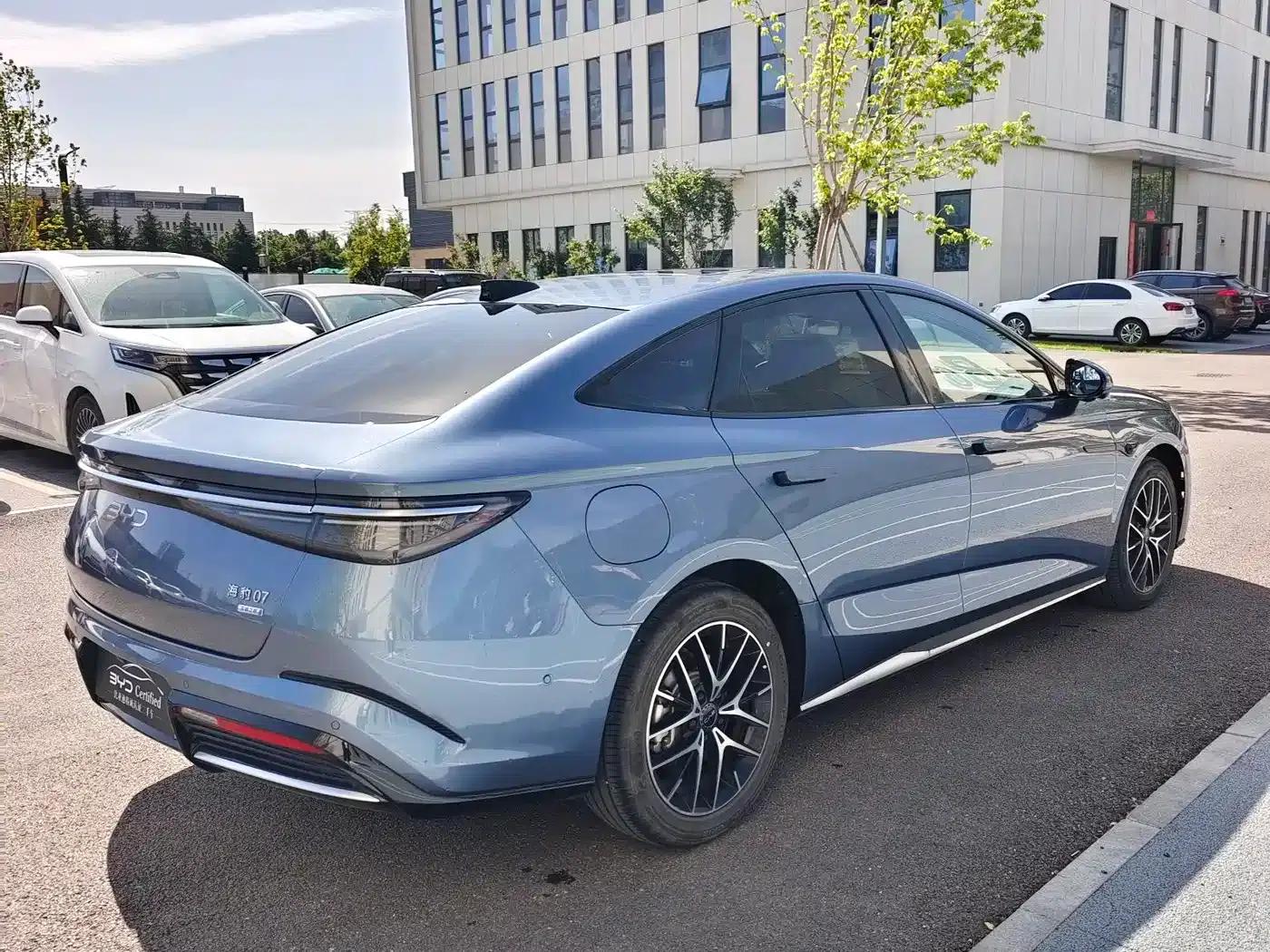 Seal 07 DM-i 2025 Intelligent Driving Edition DM-i 1.5L 125km Premium Model — миниатюра 8