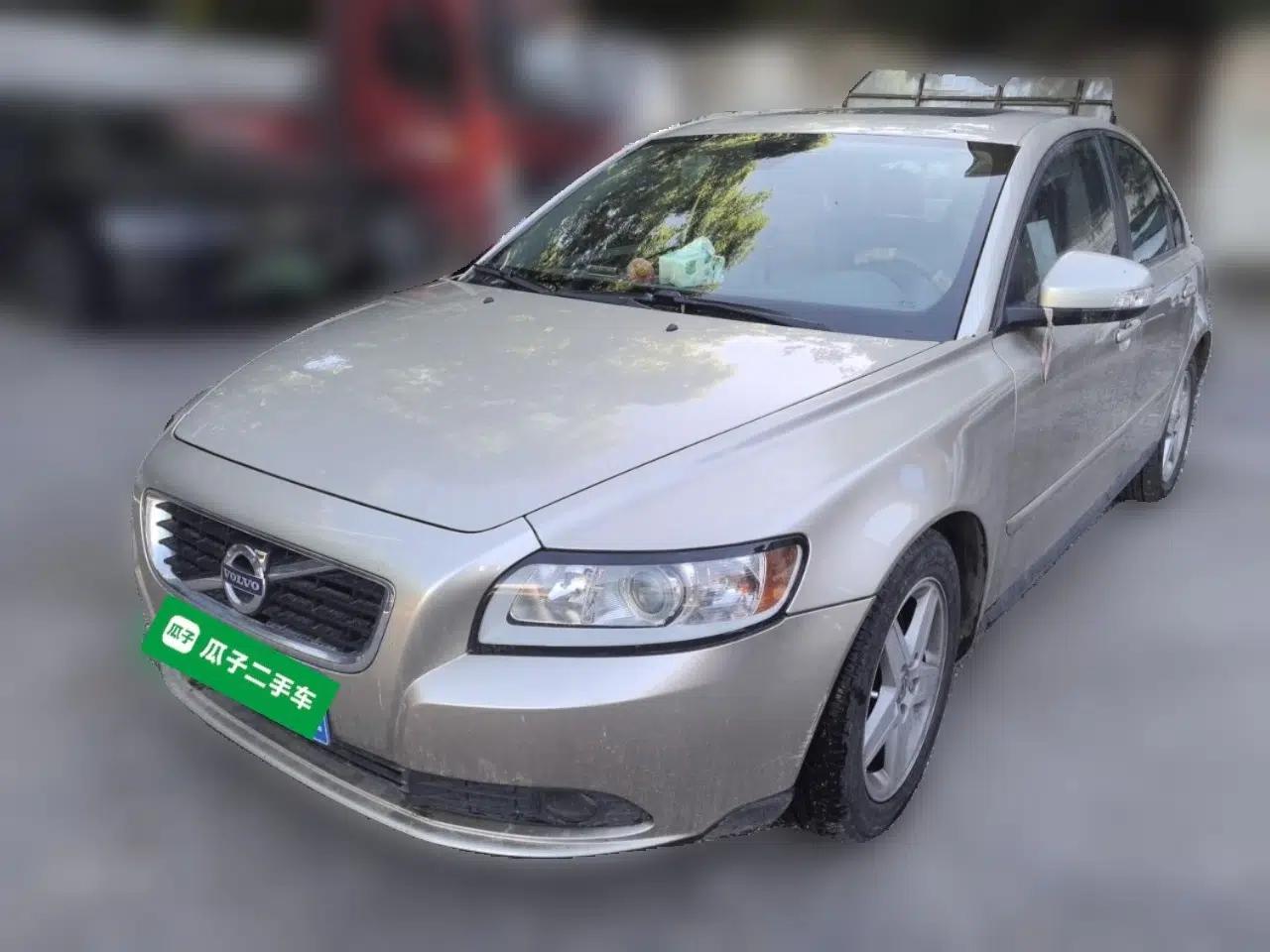 Volvo S40 2011 2.0L Automatic ZhiShang Edition — миниатюра 1