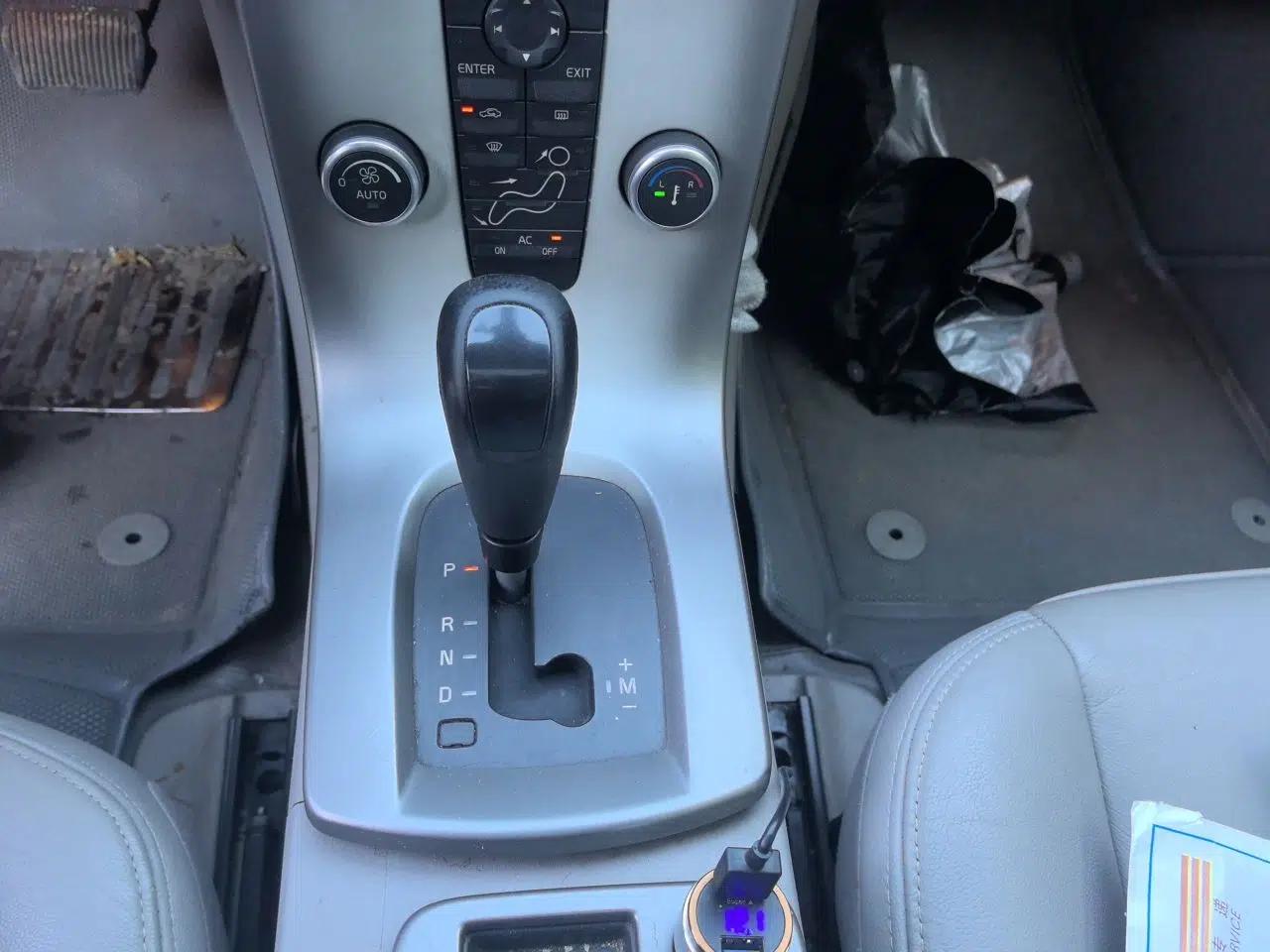 Volvo S40 2011 2.0L Automatic ZhiShang Edition — миниатюра 15