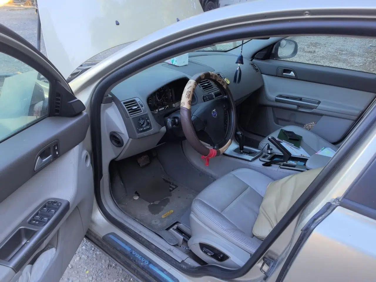 Volvo S40 2011 2.0L Automatic ZhiShang Edition — миниатюра 17
