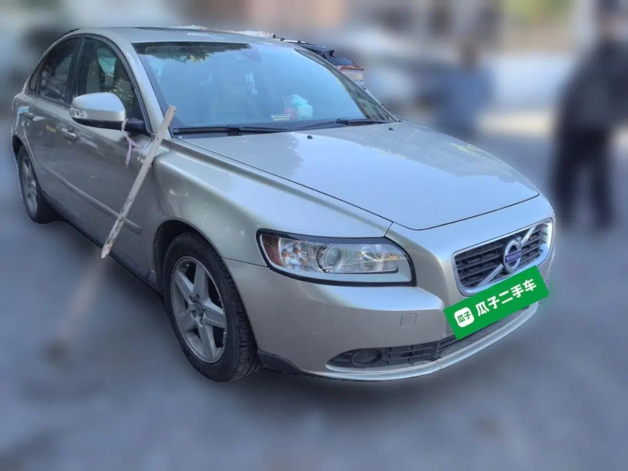 Volvo S40 2011 2.0L Automatic ZhiShang Edition — миниатюра 3