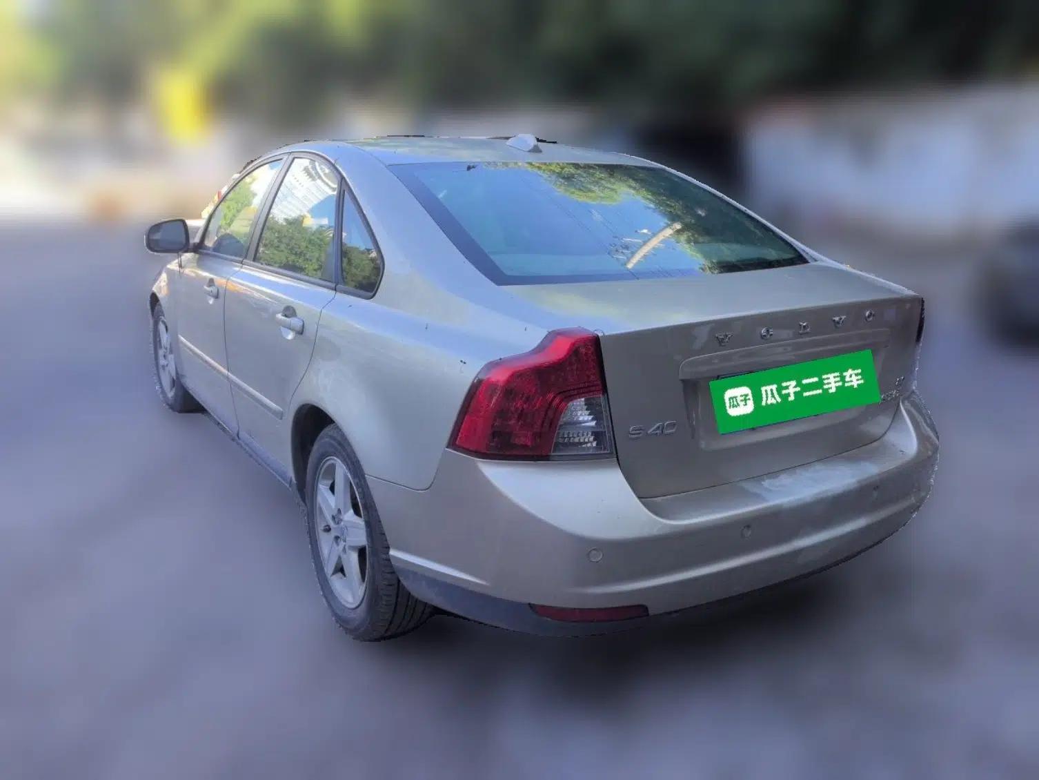Volvo S40 2011 2.0L Automatic ZhiShang Edition — миниатюра 4
